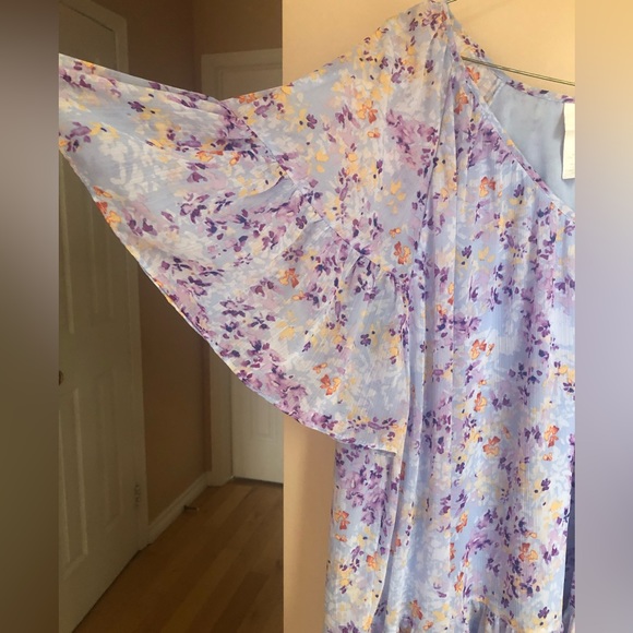 Like new short dress fur summer. Chiffon floral fabric with lining. - Picture 2 of 4